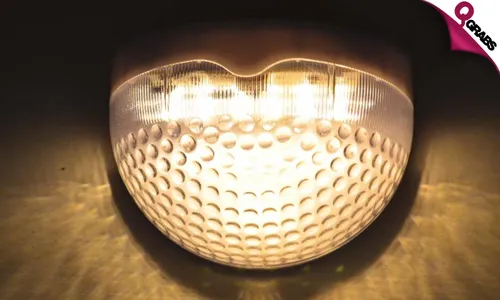 Solar-Powered Wall Light!